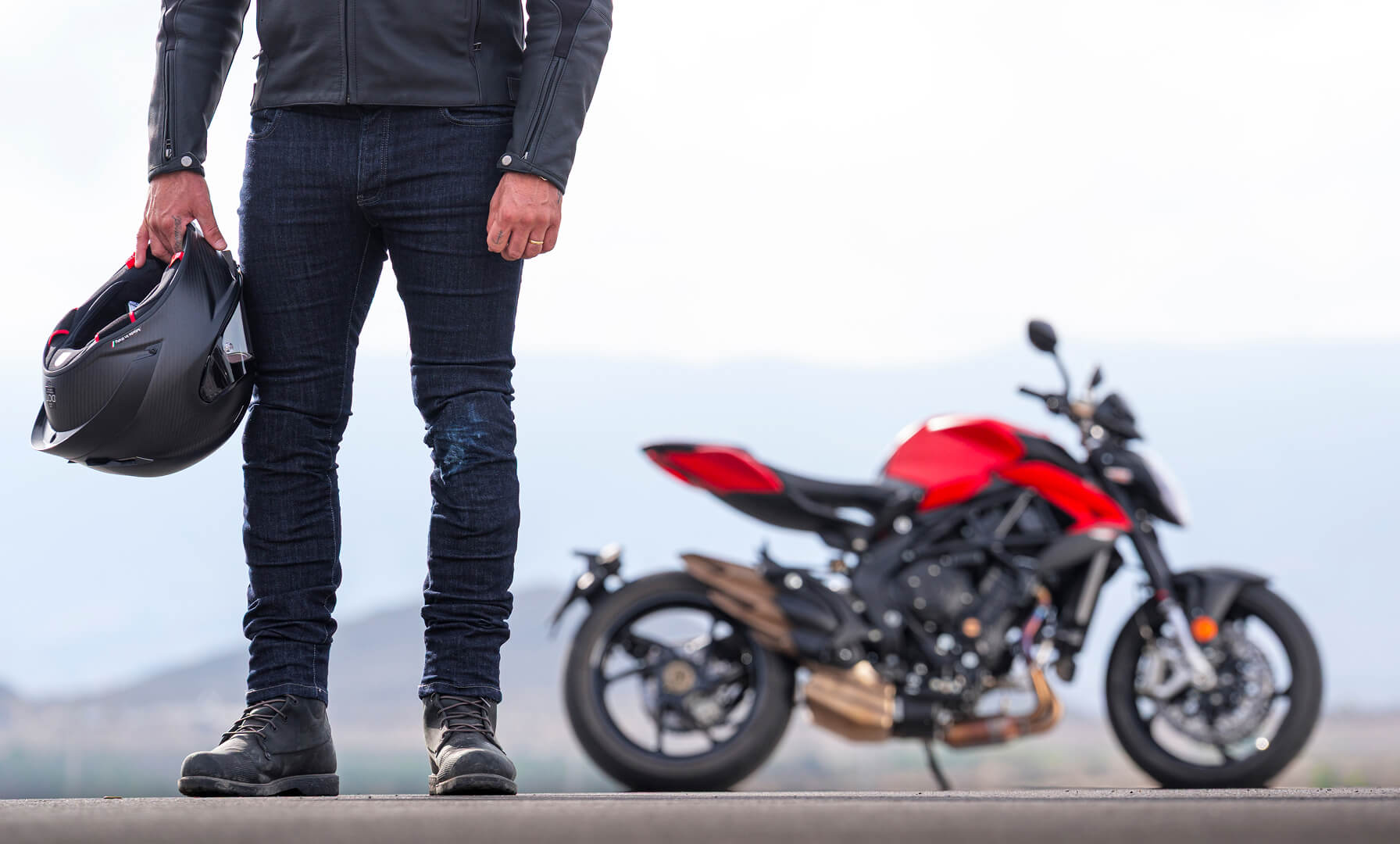 Brutale 800, official photograph 2 of 5