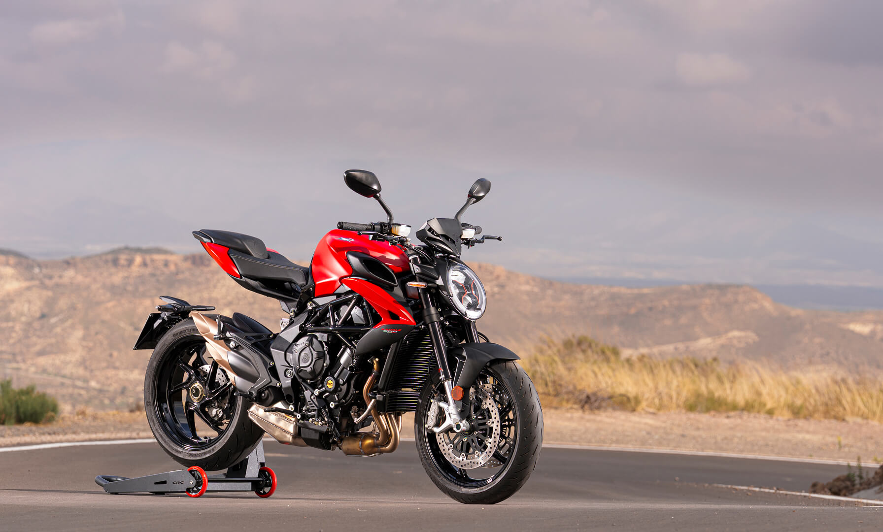 Brutale 800, official photograph 3 of 5