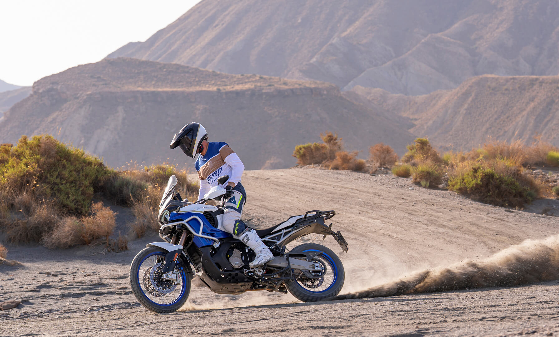 Enduro Veloce, official photograph 2 of 10