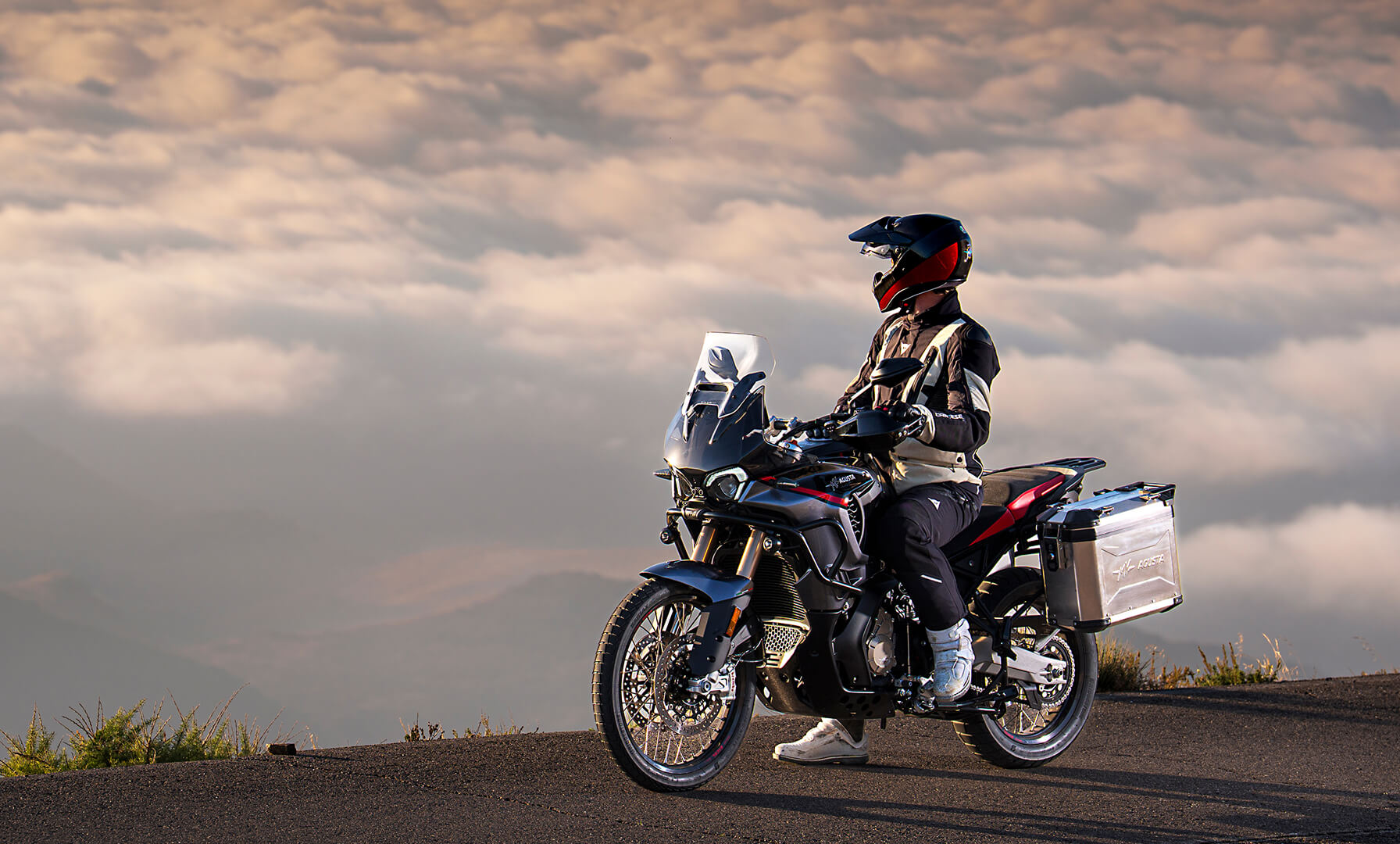Enduro Veloce, official photograph 4 of 10